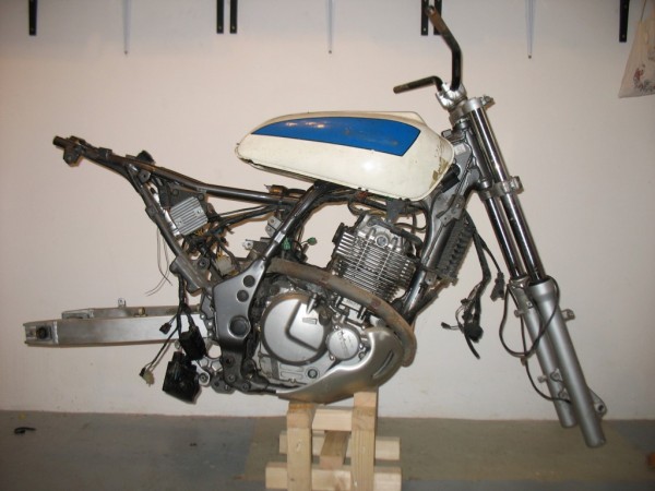 XF-Rahmen mit Kawasaki-Z400-Tank